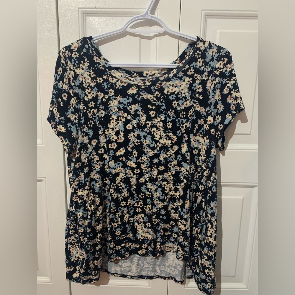 🍒2/$15🍒 Floral Flowy Top
